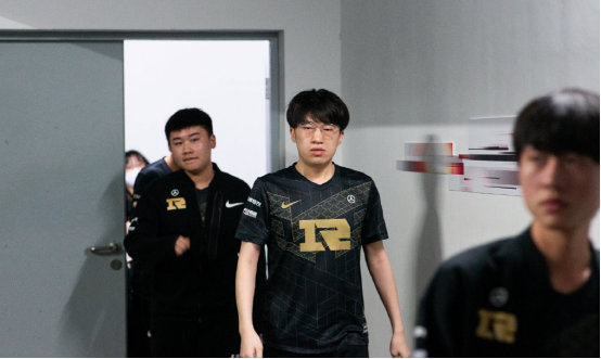 业足球中愈 业足球中愈