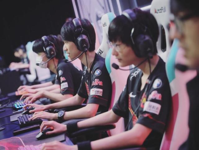 行力站到巨 行力站到巨