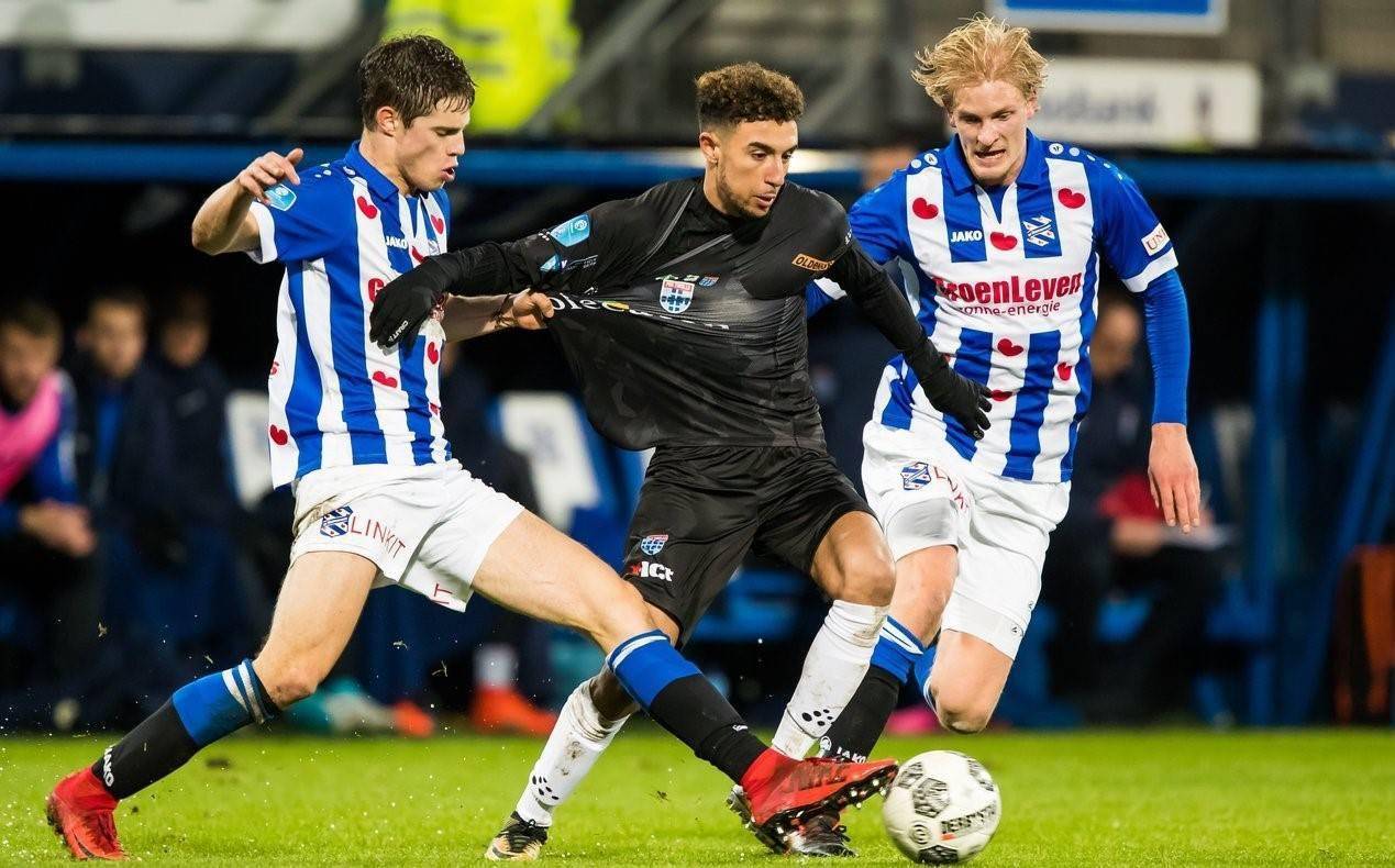 侧中锋提前 侧中锋提前